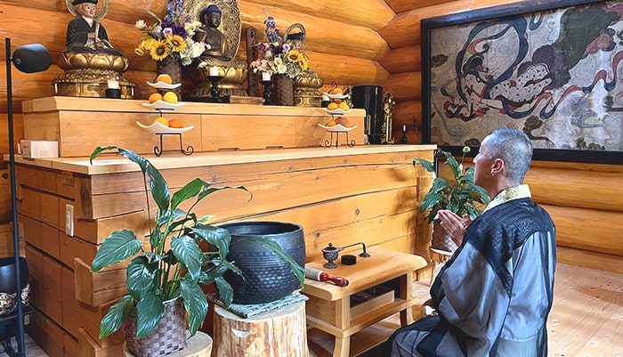 住職が毎年欠かさずお祈りします